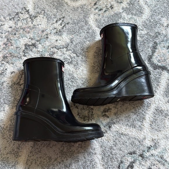 Hunter Original Refined Mid Wedge Boot in Black - Picture 3 of 10